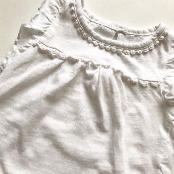 Carters White top/ floral shorts set EUC 6 months - Picture 2 of 3